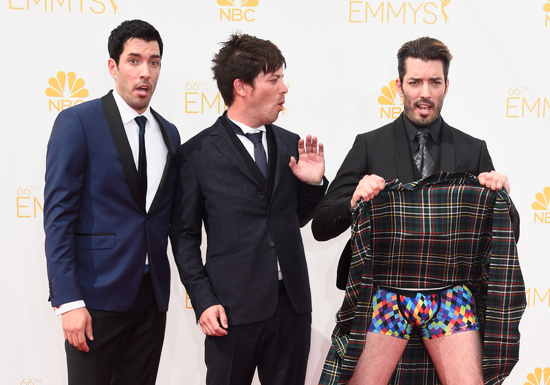Illustration for article titled Photos of the Property Brothers Posing